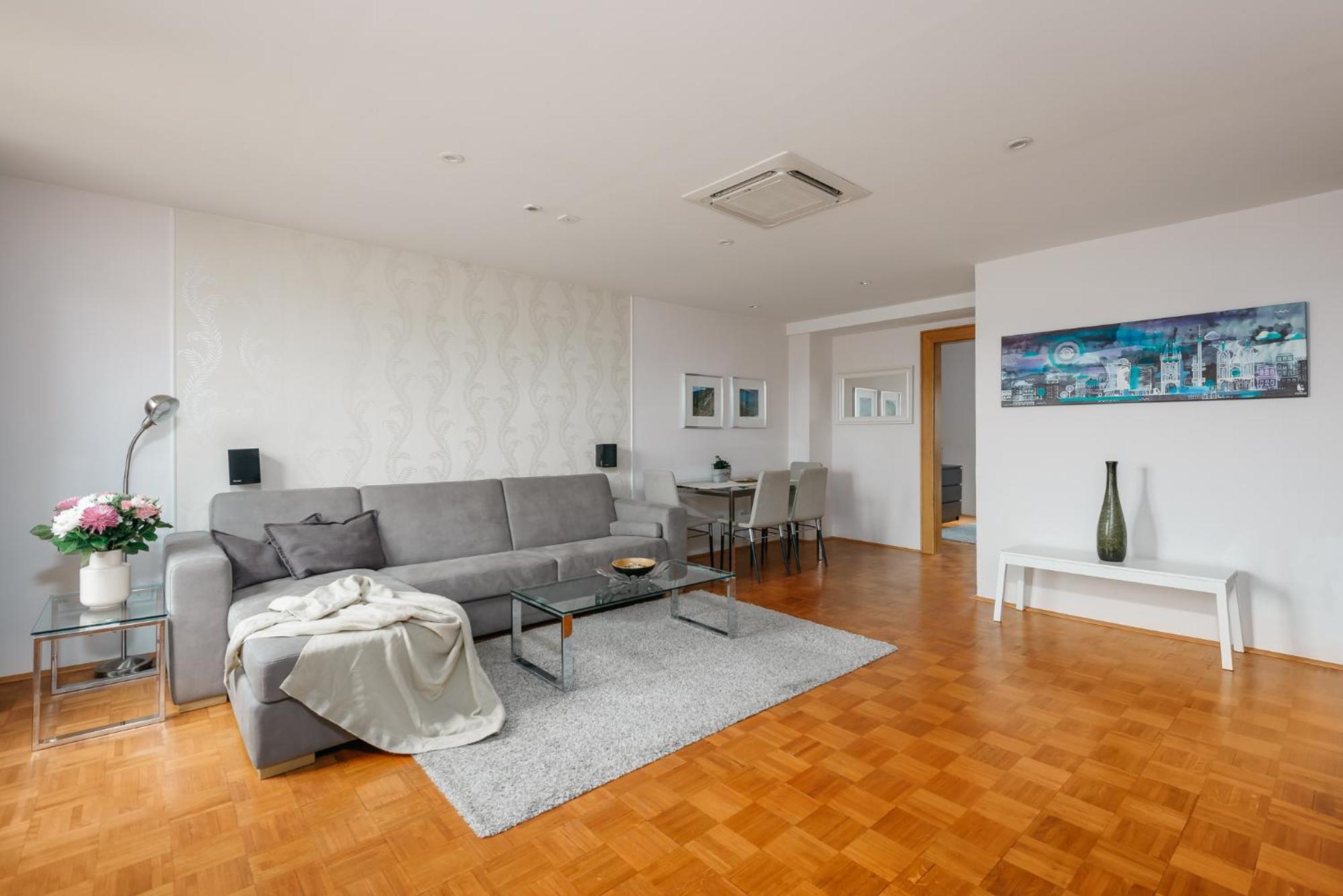 Roy 2 Bdr Apartment With Prague Castle View, Parking & Ac Екстер'єр фото