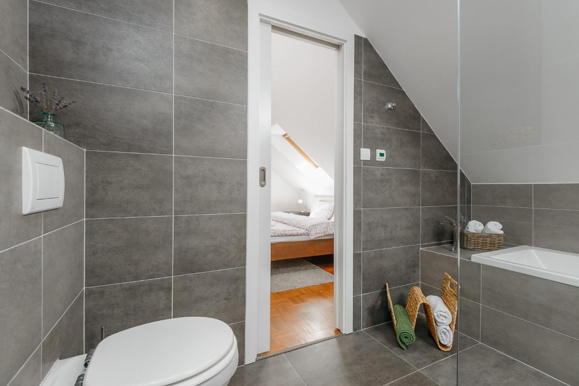 Roy 2 Bdr Apartment With Prague Castle View, Parking & Ac Екстер'єр фото