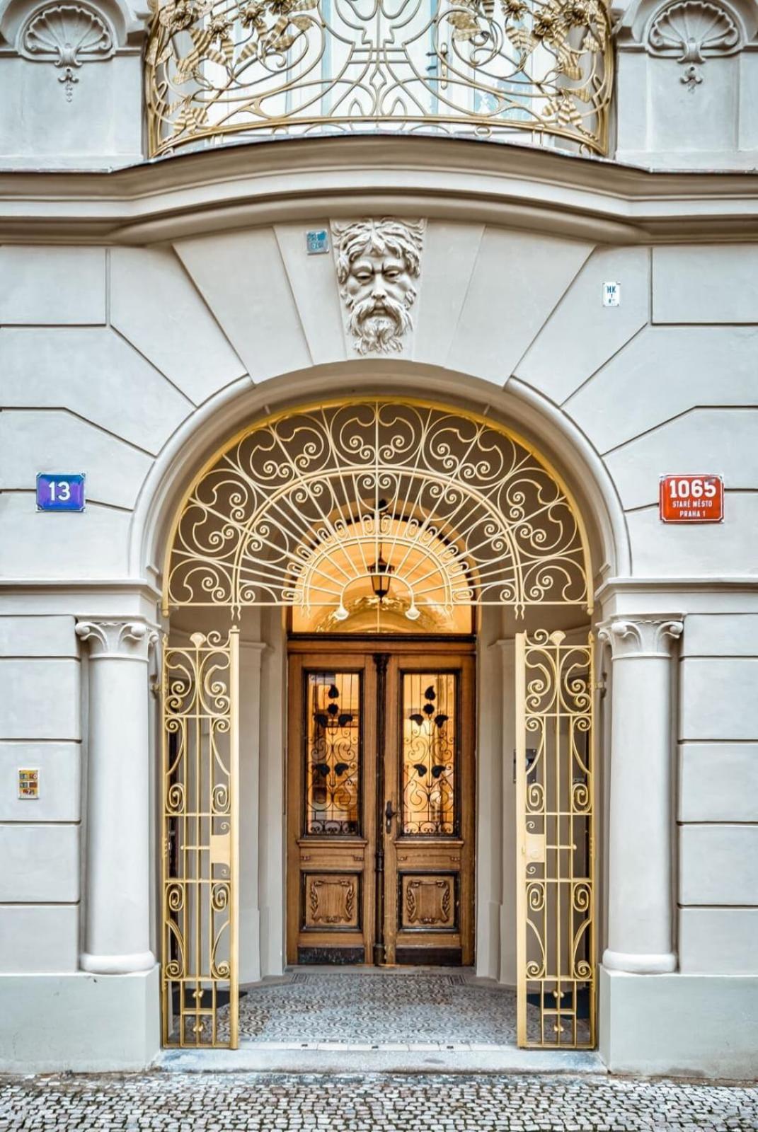 Roy 2 Bdr Apartment With Prague Castle View, Parking & Ac Екстер'єр фото