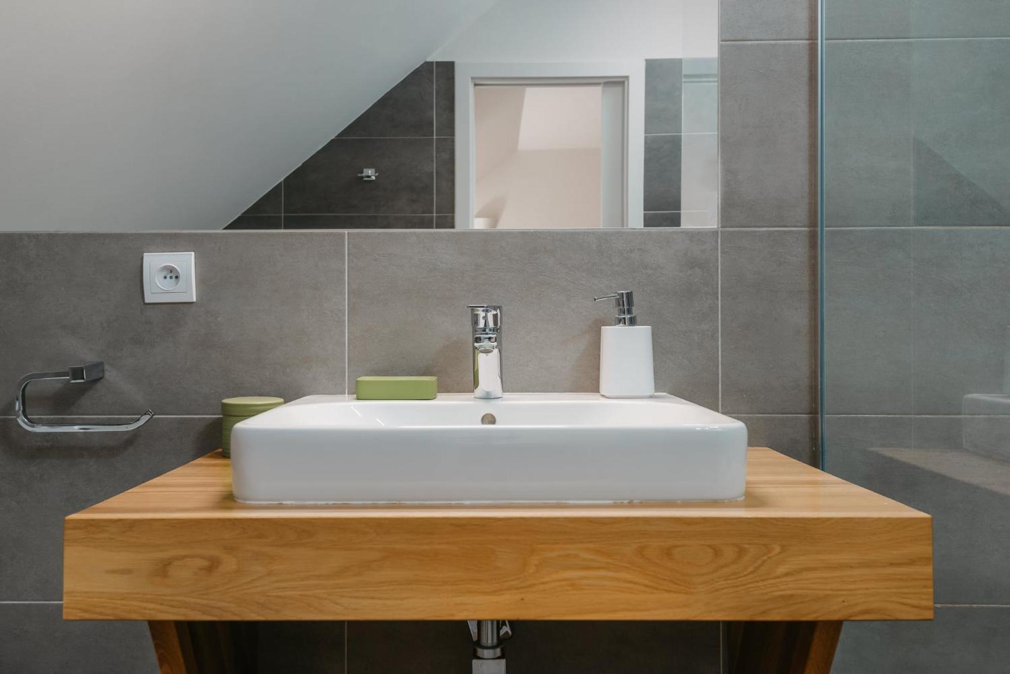 Roy 2 Bdr Apartment With Prague Castle View, Parking & Ac Екстер'єр фото