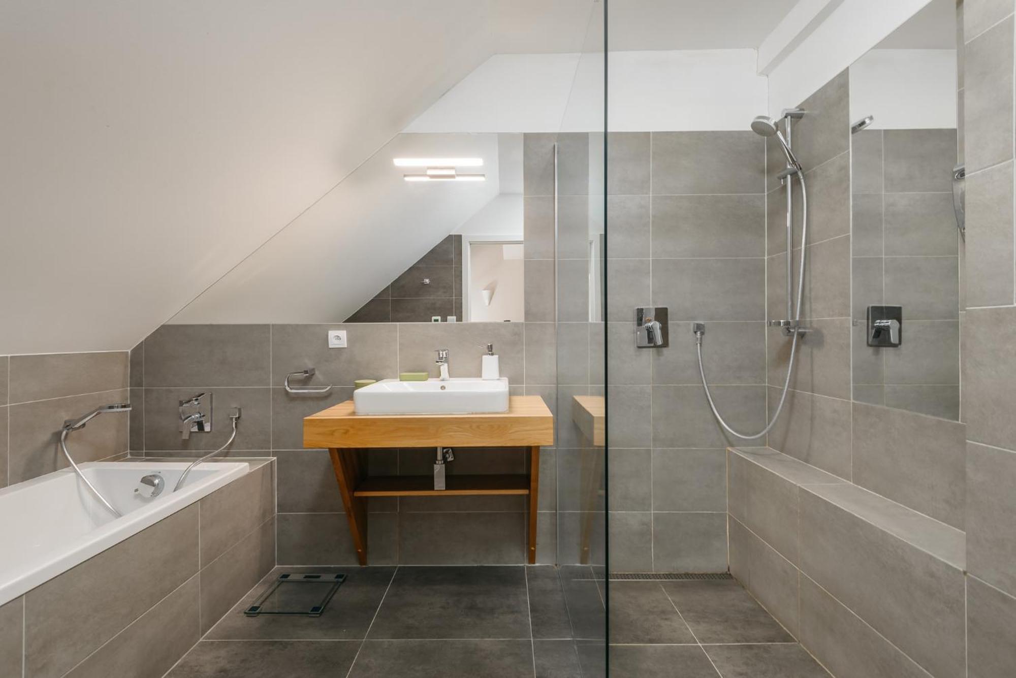 Roy 2 Bdr Apartment With Prague Castle View, Parking & Ac Екстер'єр фото