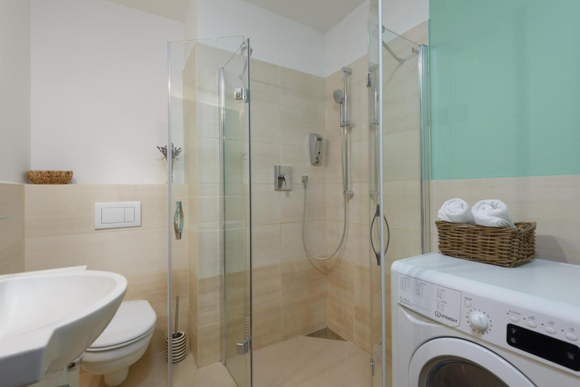 Roy 2 Bdr Apartment With Prague Castle View, Parking & Ac Екстер'єр фото