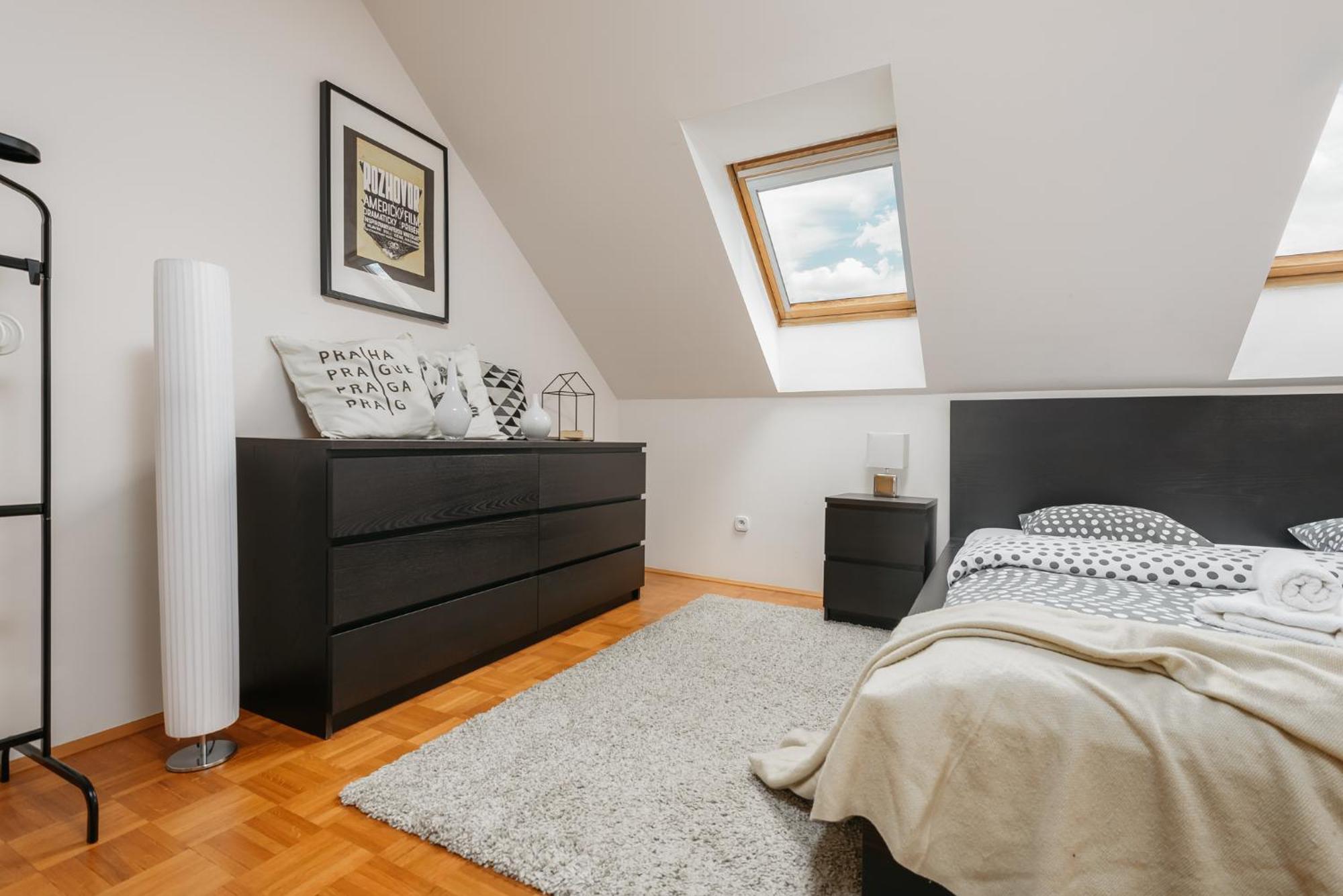 Roy 2 Bdr Apartment With Prague Castle View, Parking & Ac Екстер'єр фото