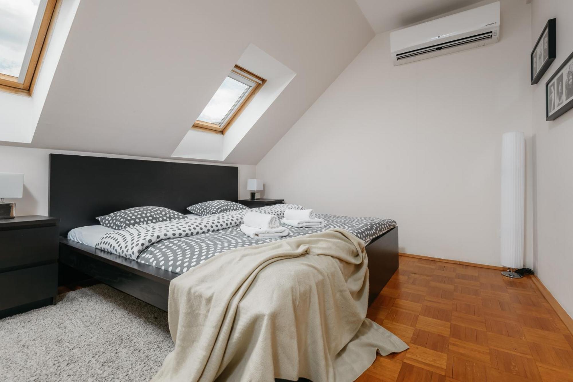 Roy 2 Bdr Apartment With Prague Castle View, Parking & Ac Екстер'єр фото