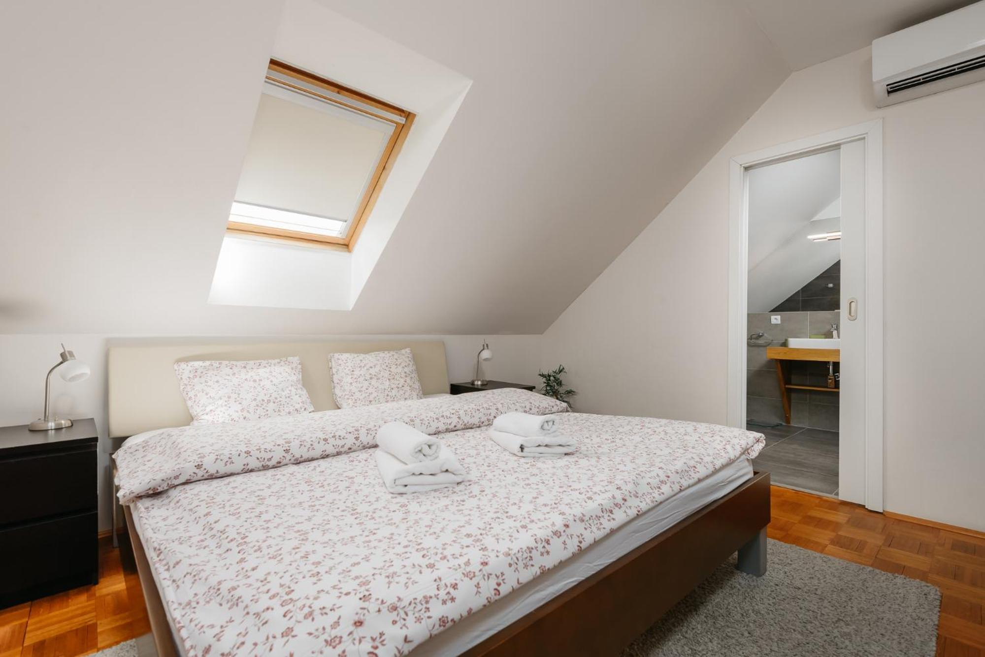 Roy 2 Bdr Apartment With Prague Castle View, Parking & Ac Екстер'єр фото