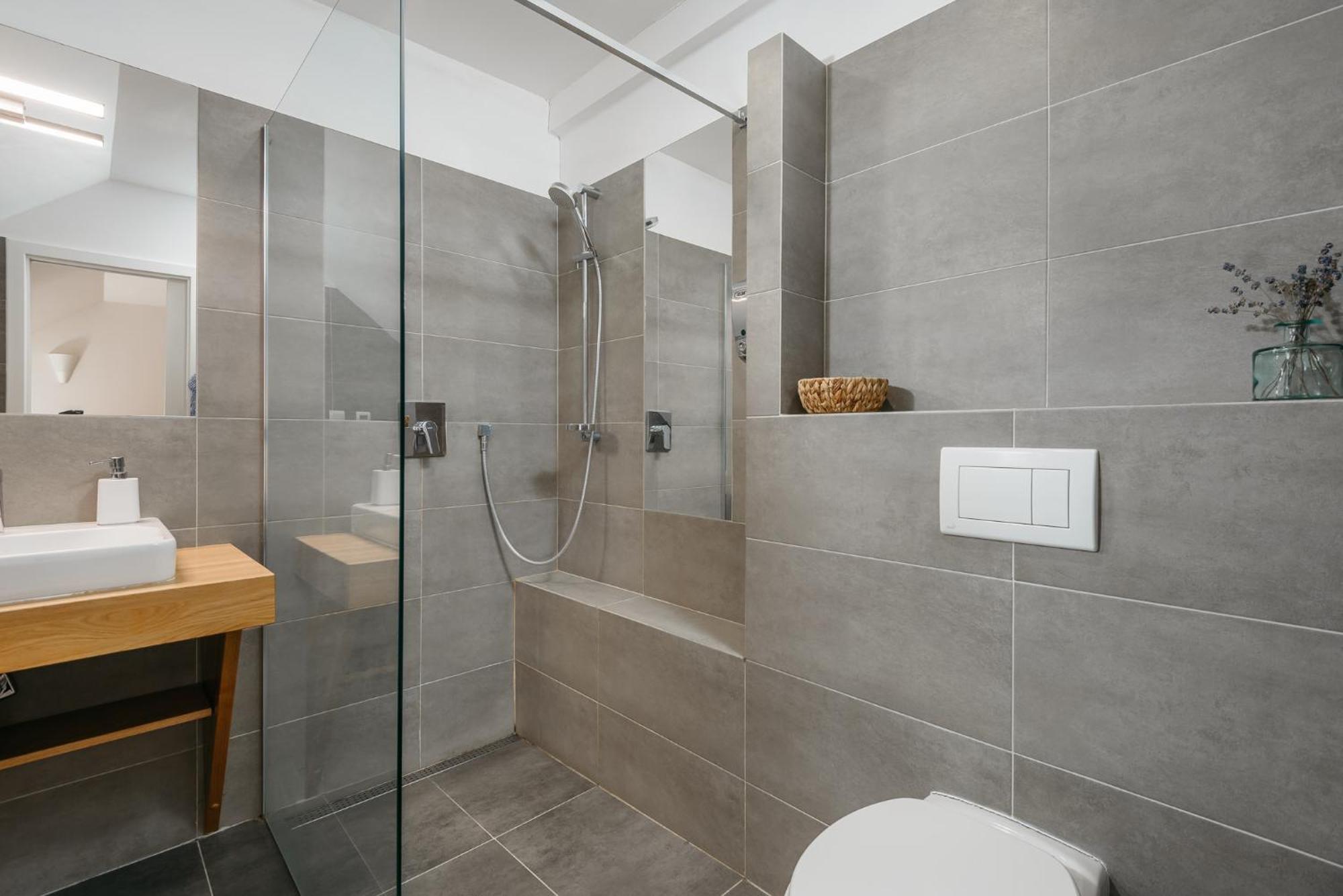 Roy 2 Bdr Apartment With Prague Castle View, Parking & Ac Екстер'єр фото