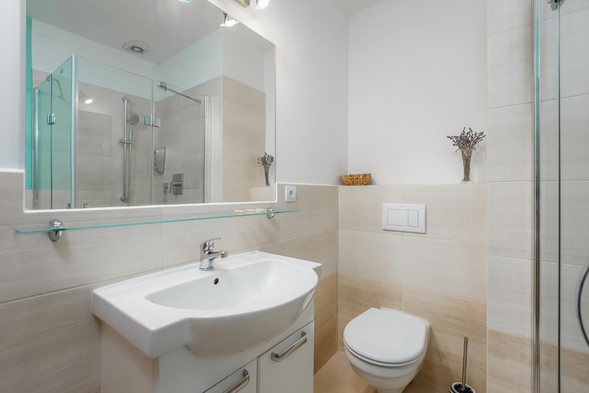 Roy 2 Bdr Apartment With Prague Castle View, Parking & Ac Екстер'єр фото