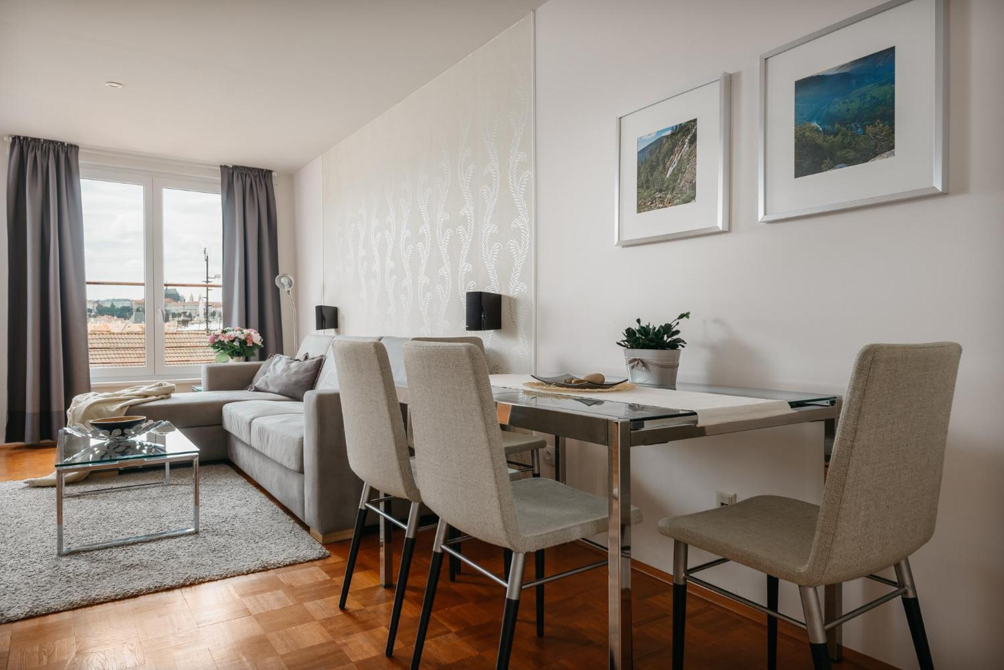 Roy 2 Bdr Apartment With Prague Castle View, Parking & Ac Екстер'єр фото